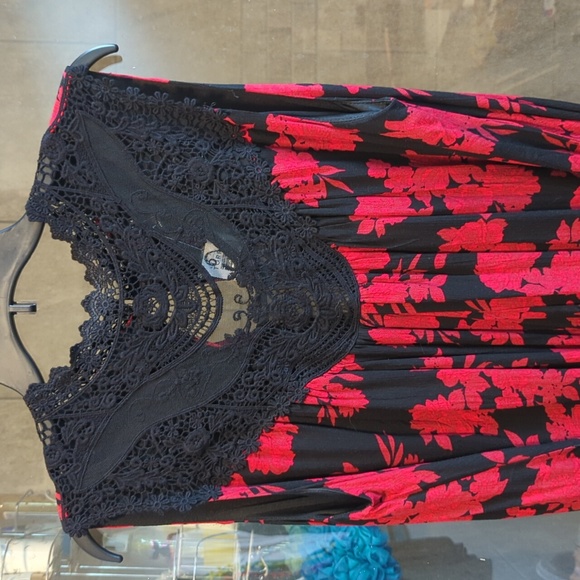 NWT Torrid Black and Red Floral Crinkle Gauze Crochet Dress - Picture 7 of 14